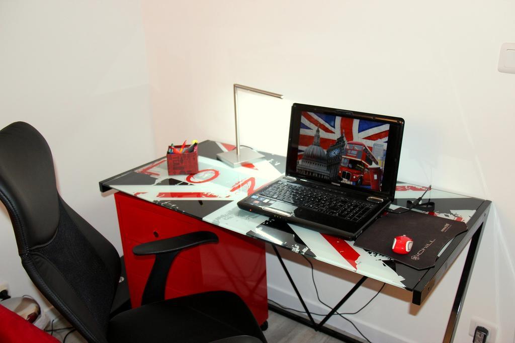 Fun And Quiet Apartment Paris Luaran gambar